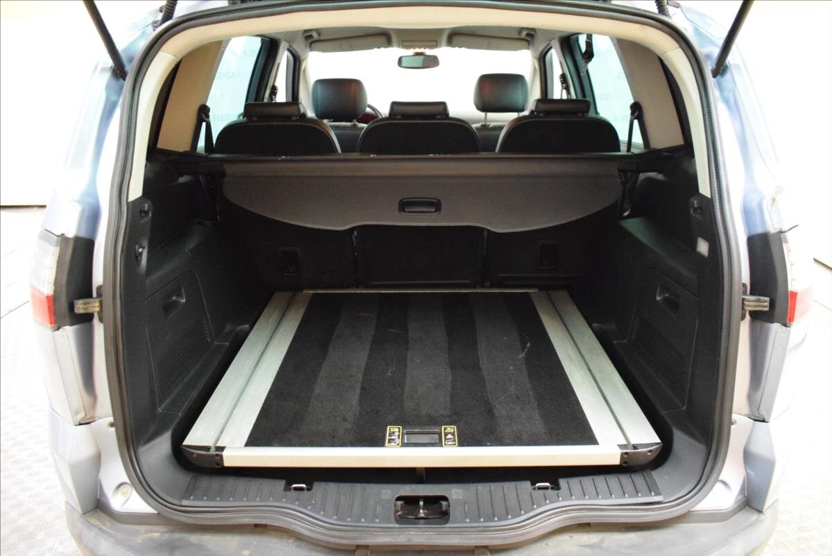 Ford S-MAX MPV 2,5 l 162 kw