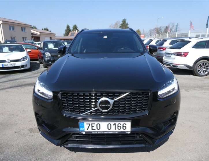 Volvo XC90 SUV / Terénní 2,0 l 228 kw