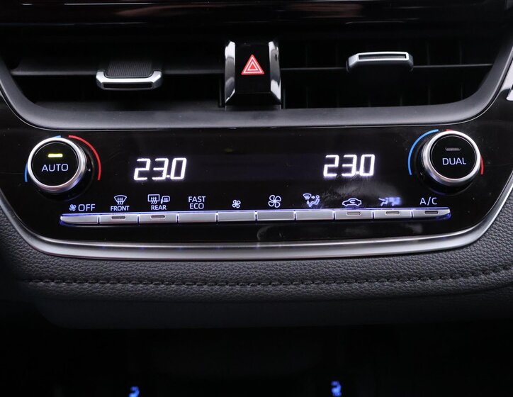 Toyota Corolla Sedan / Limuzína 1,8 l 90 kw