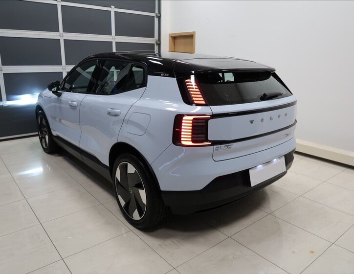 Volvo EX30 SUV / Terénní 0,0 200 kw
