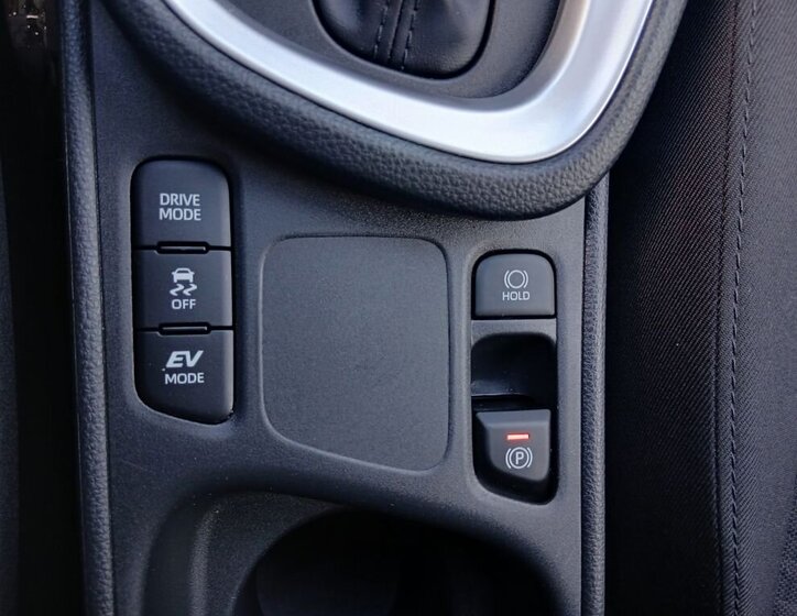 Toyota Yaris Cross 25