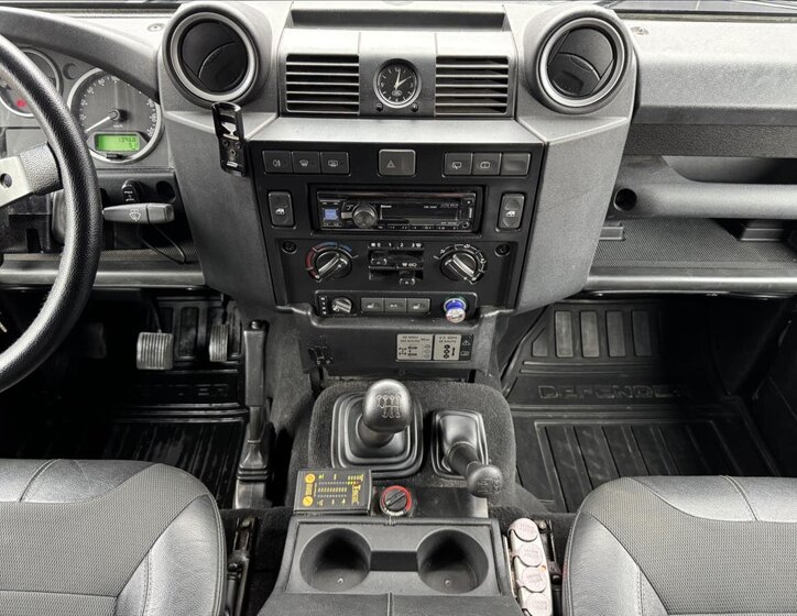 Land Rover Defender Skříň 2,2 l 90 kw