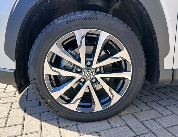 Toyota Corolla Cross SUV / Terénní 2,0 l 112 kw