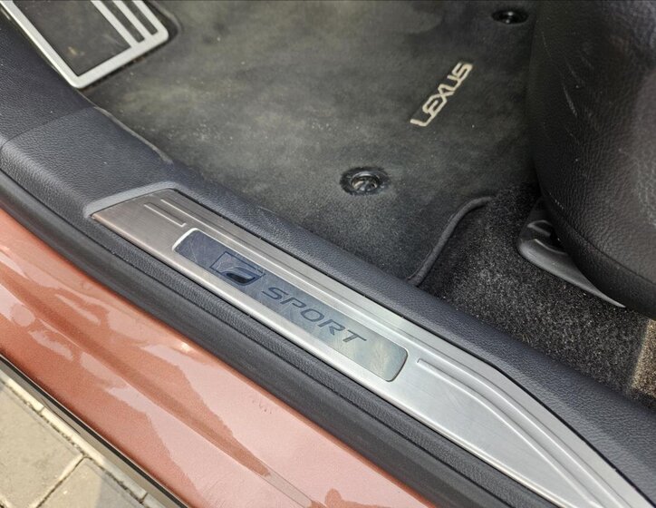 Lexus RX 500h SUV / Terénní 2,4 l 273 kw