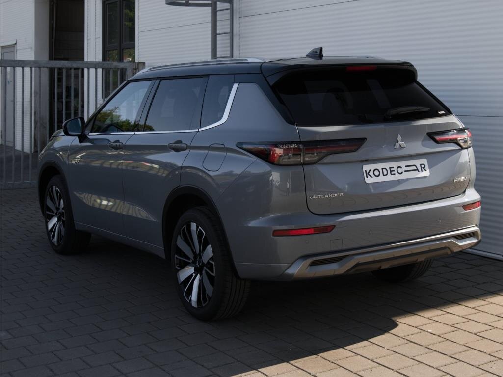 Mitsubishi Outlander SUV 2,4 l 225 kw