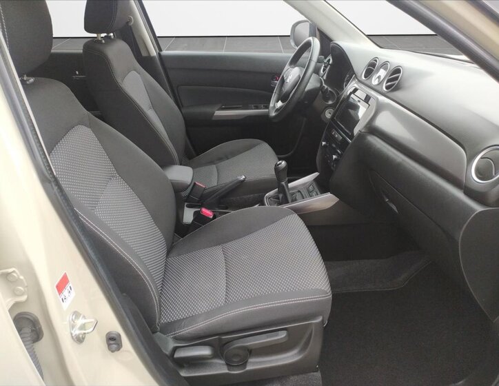Suzuki Vitara SUV 998,0 82 kw