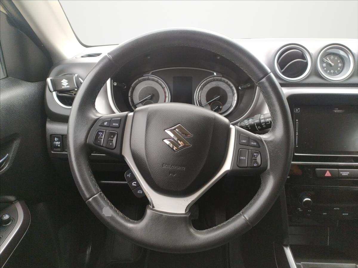 Suzuki Vitara SUV 998,0 82 kw
