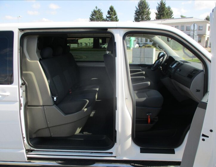 Volkswagen Transporter Kombi 2,0 l 84 kw