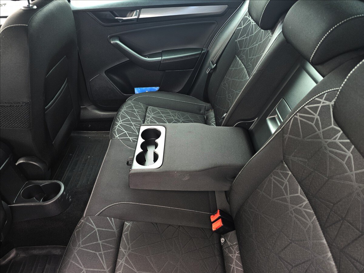 Škoda Rapid Hatchback 999,0 70 kw