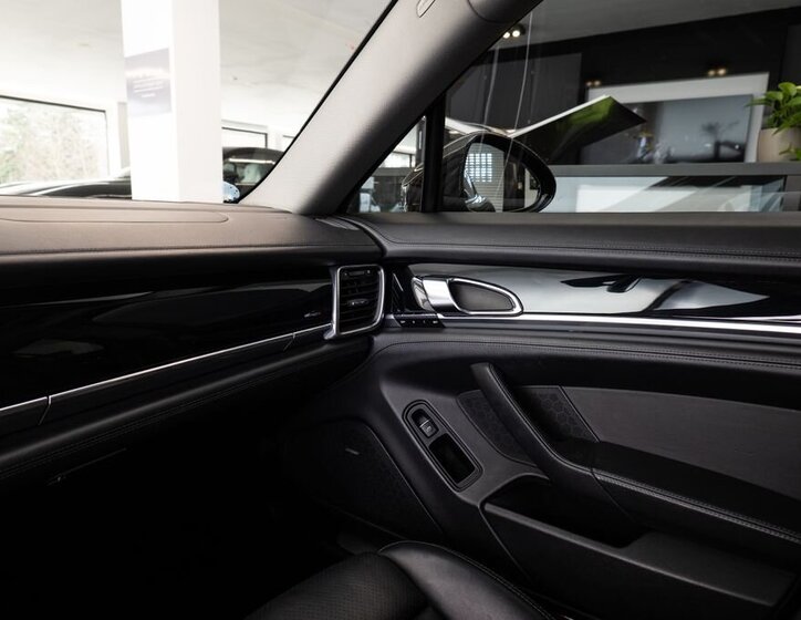 Porsche Panamera Sedan 4,8 l 294 kw