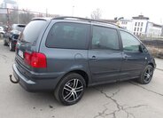 Volkswagen Sharan Kombi 2,0 l 103 kw