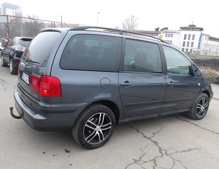 Volkswagen Sharan Kombi 2,0 l 103 kw