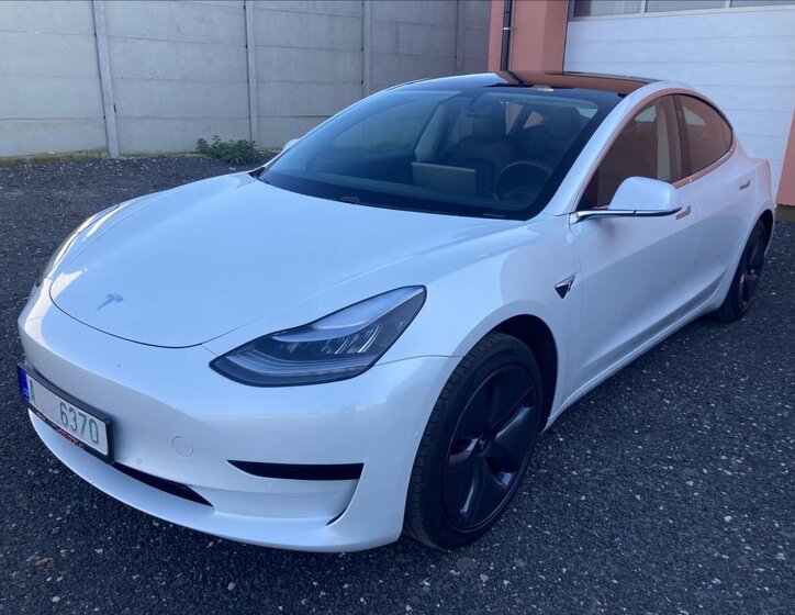 Tesla Model 3 Sedan 0,0 208 kw