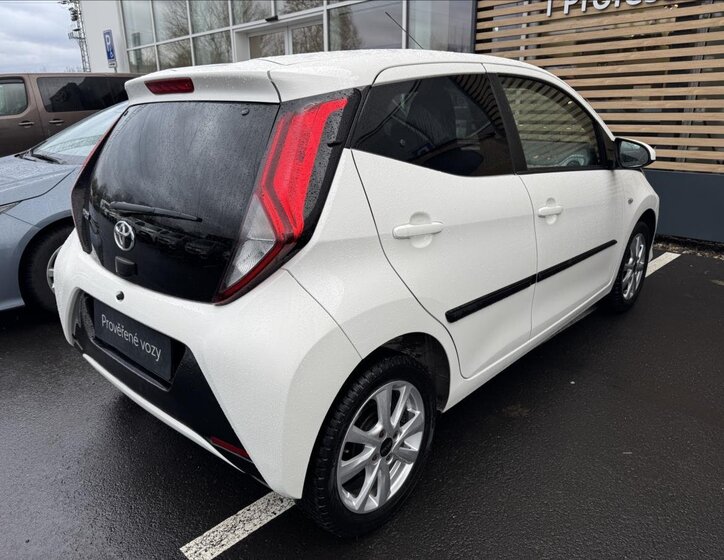 Toyota Aygo Hatchback 998,0 53 kw