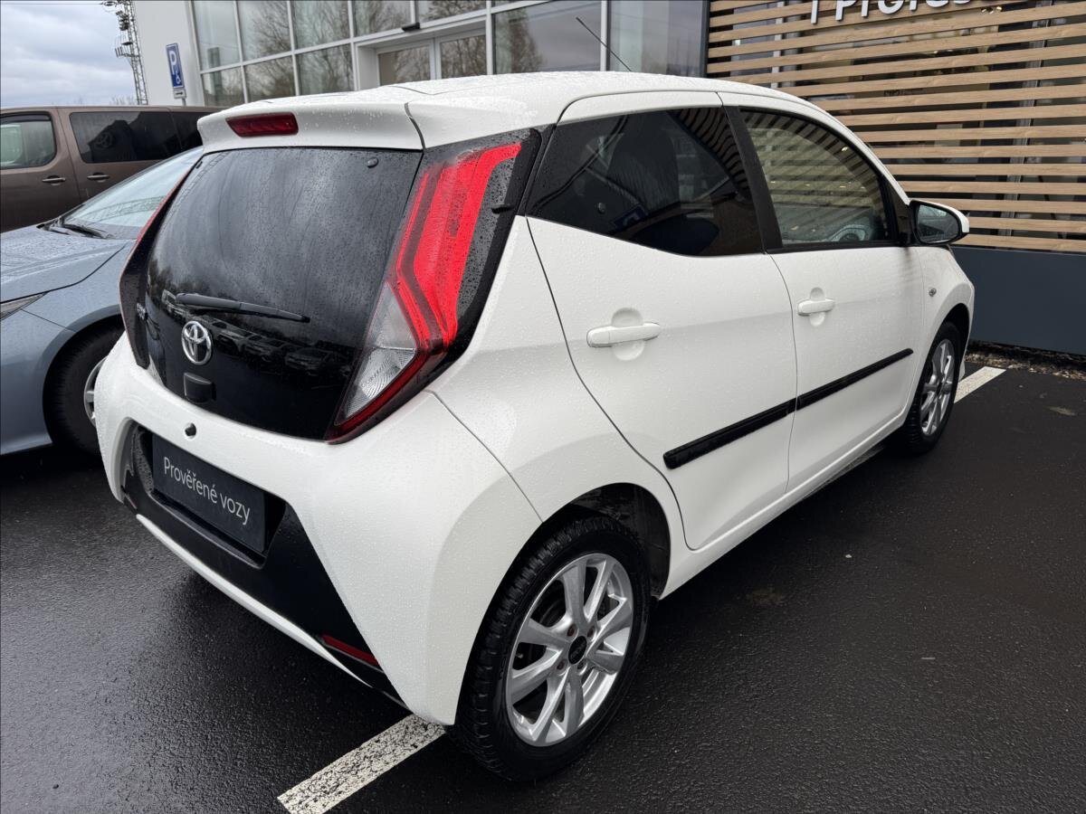 Toyota Aygo Hatchback 998,0 53 kw