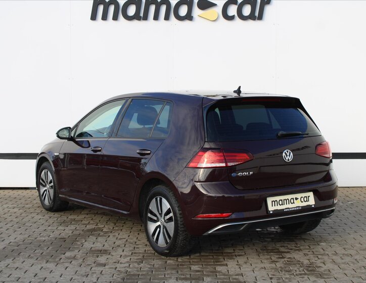 Volkswagen e-Golf 5