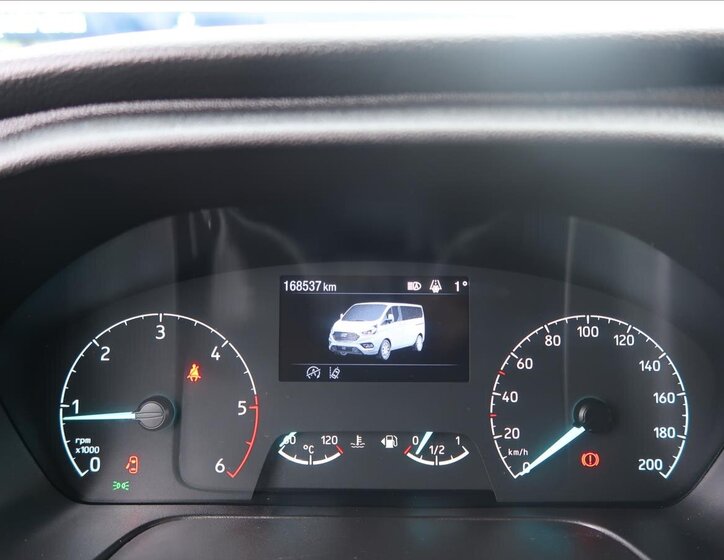 Ford Tourneo Custom 11