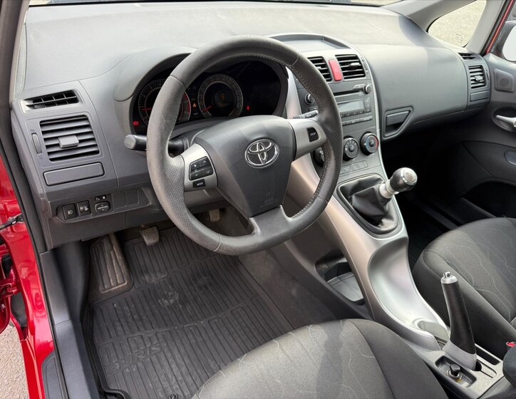 Toyota Auris Hatchback 1,3 l 73 kw