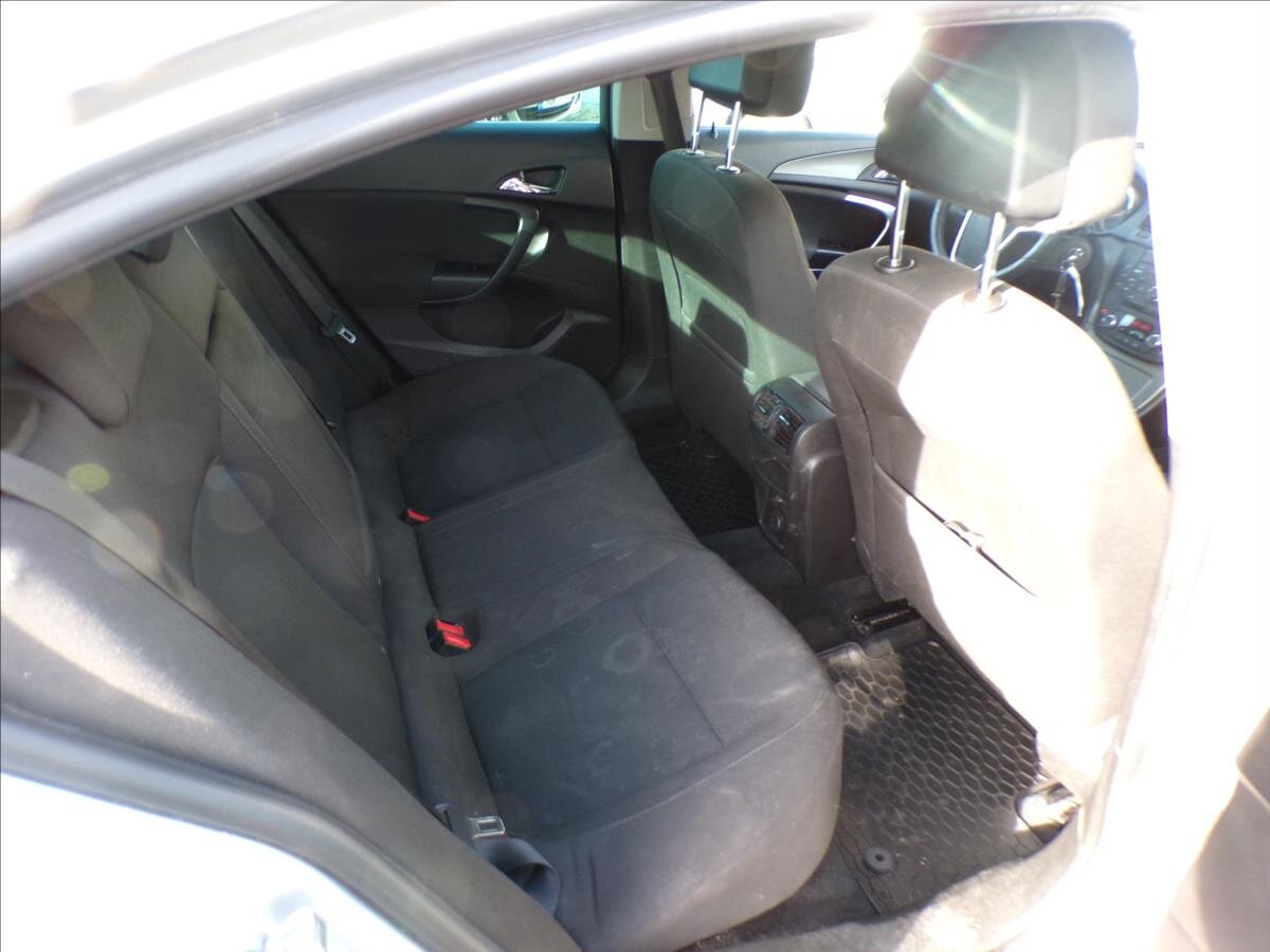 Opel Insignia Hatchback 2,0 l 118 kw