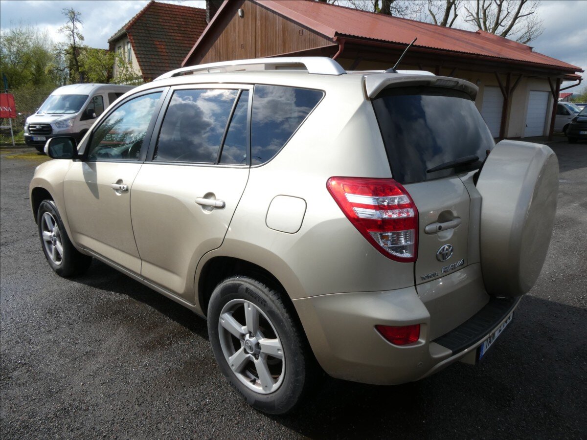Toyota RAV4 SUV / Terénní 2,2 l 110 kw