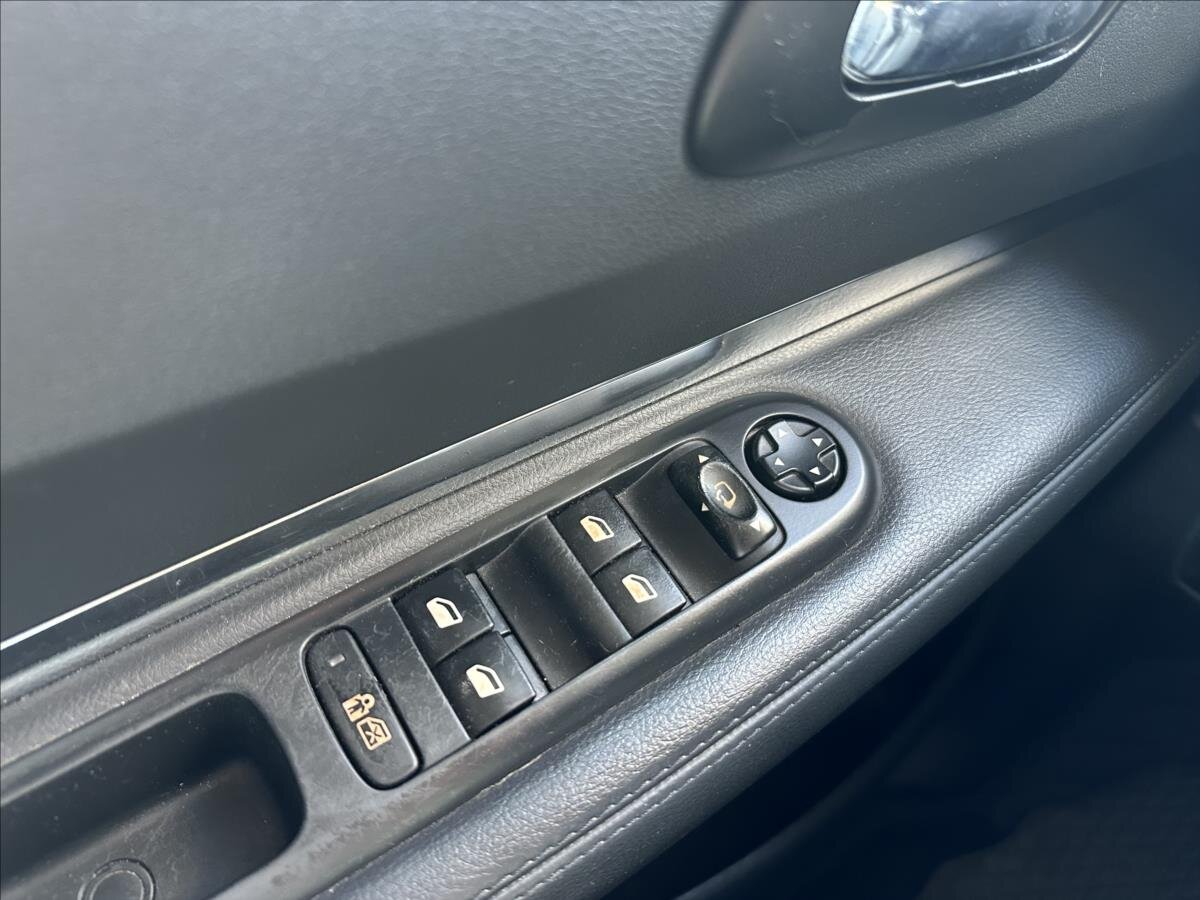 Peugeot 3008 MPV 1,6 l 115 kw