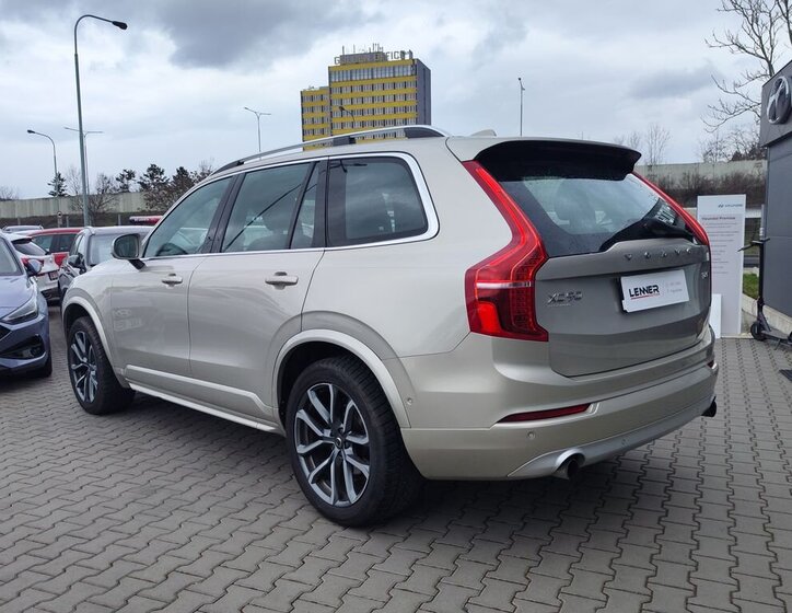 Volvo XC90 SUV / Terénní 2,0 l 235 kw