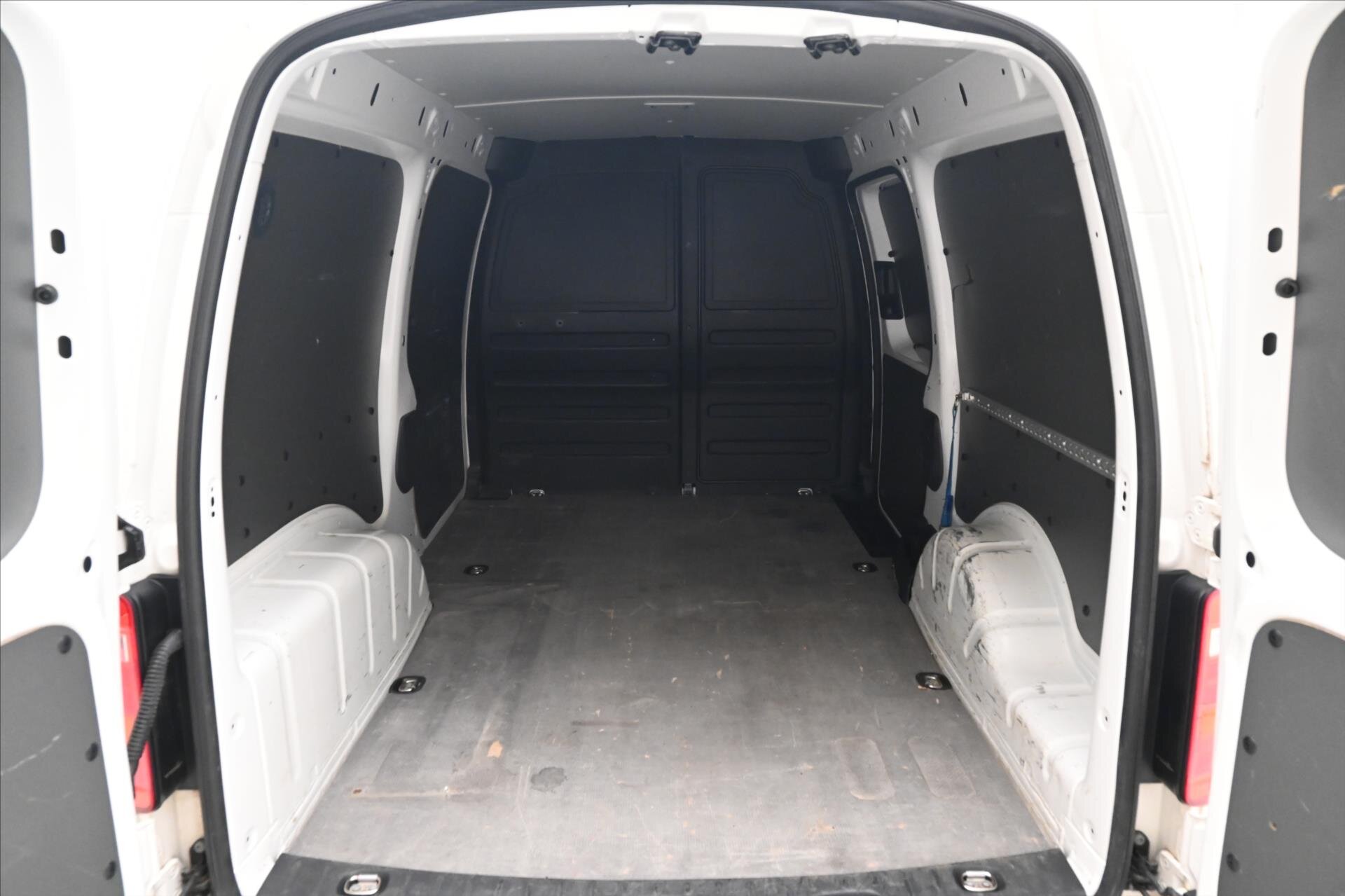 Volkswagen Caddy Skříň 2,0 l 75 kw