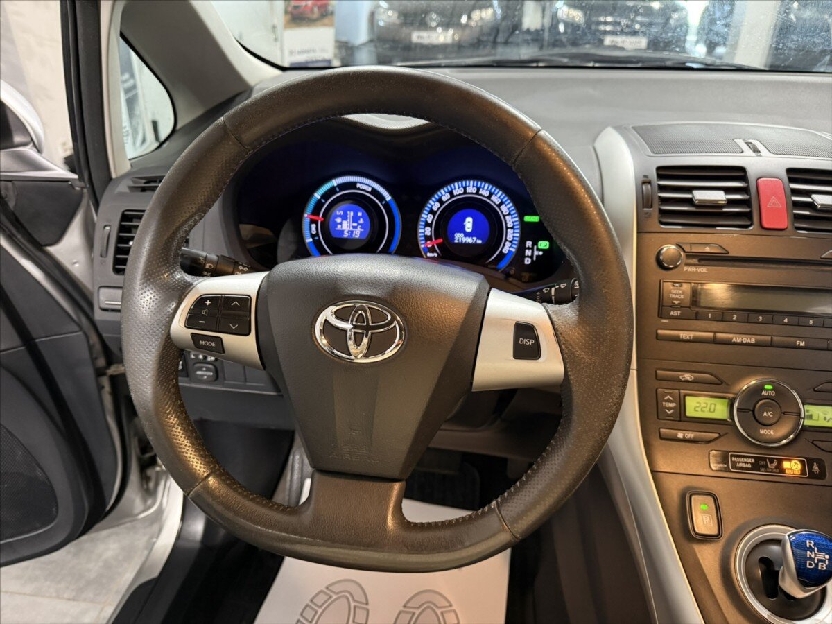 Toyota Auris Hatchback 1,8 l 73 kw