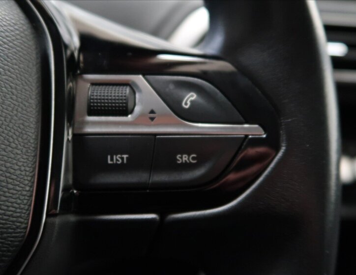 Peugeot 3008 MPV 1,2 l 96 kw