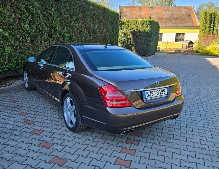 Mercedes-Benz Ostatní Sedan / Limuzína 0,0 0