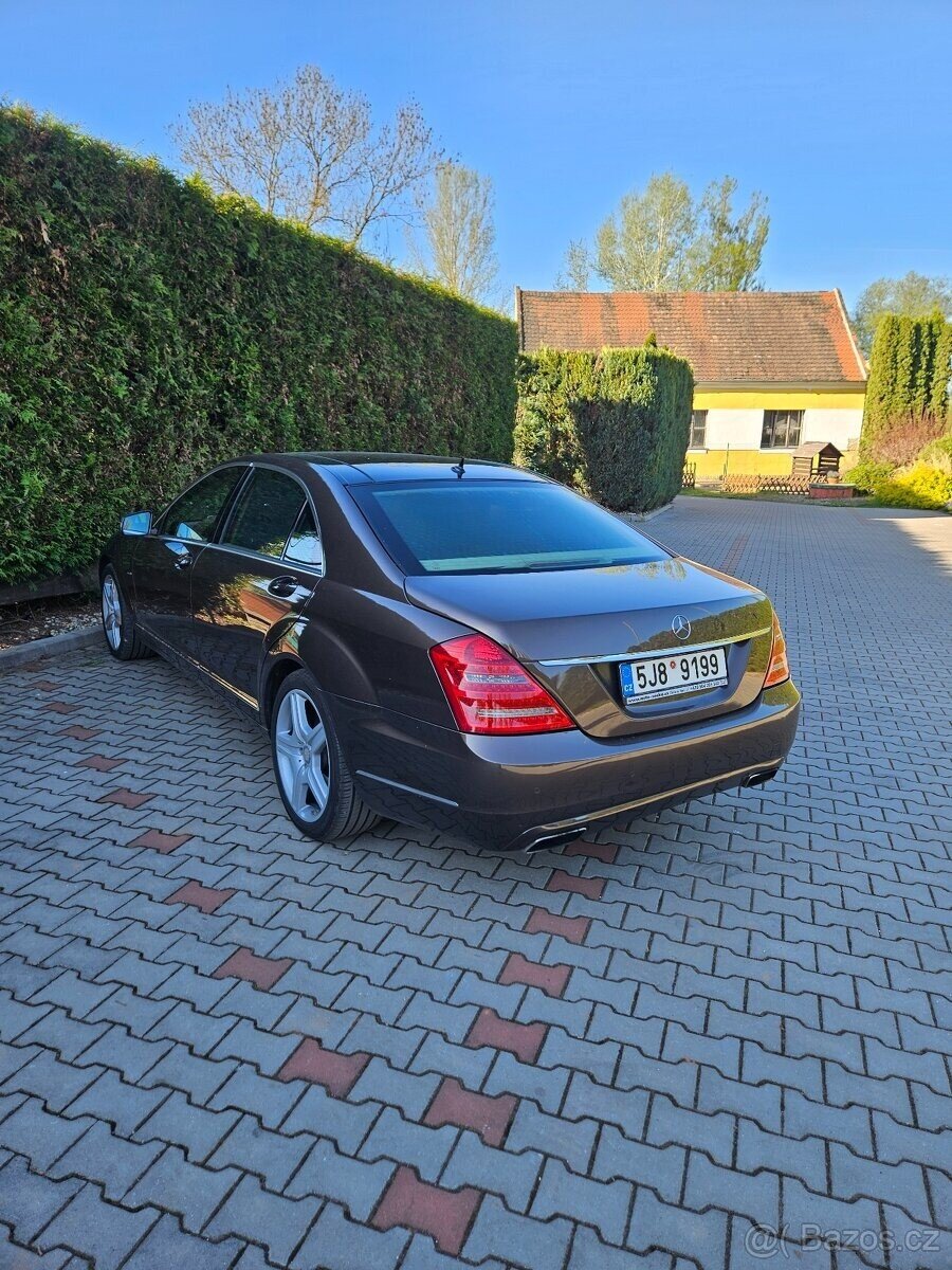 Mercedes-Benz Ostatní Sedan / Limuzína 0,0 0