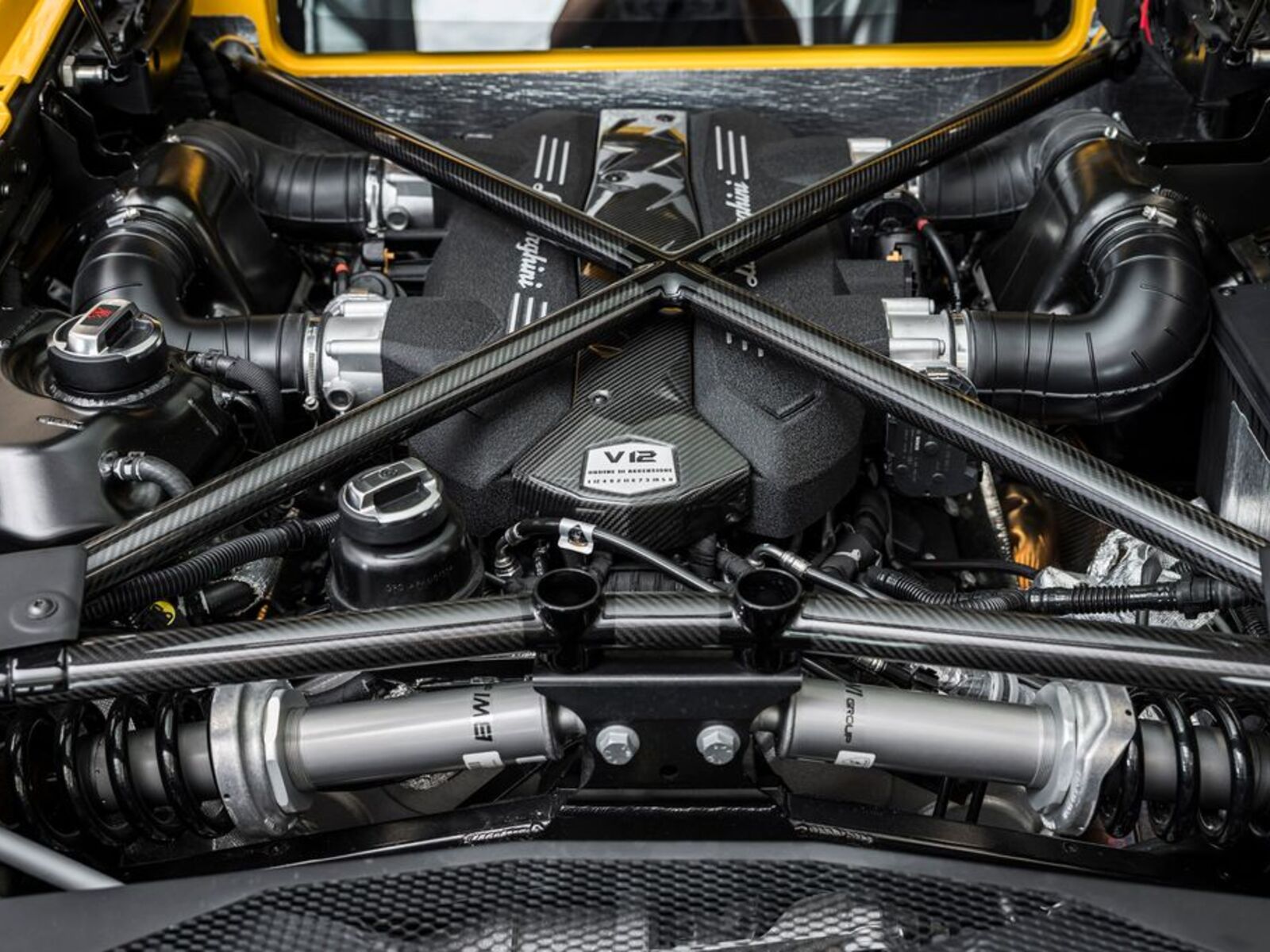 Lamborghini Aventador 15