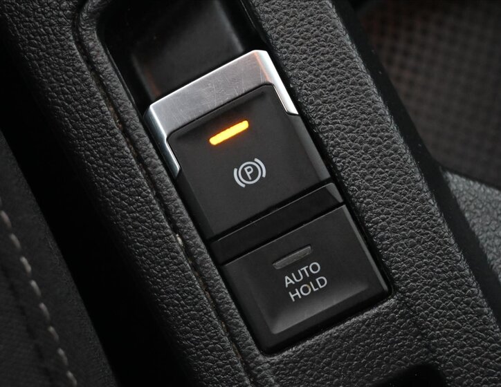 Volkswagen T-Roc SUV / Terénní 1,6 l 85 kw