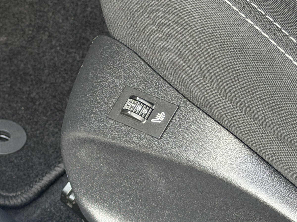 Peugeot 2008 SUV / Terénní 1,2 l 81 kw