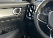 Volvo XC40 SUV / Terénní 2,0 l 145 kw