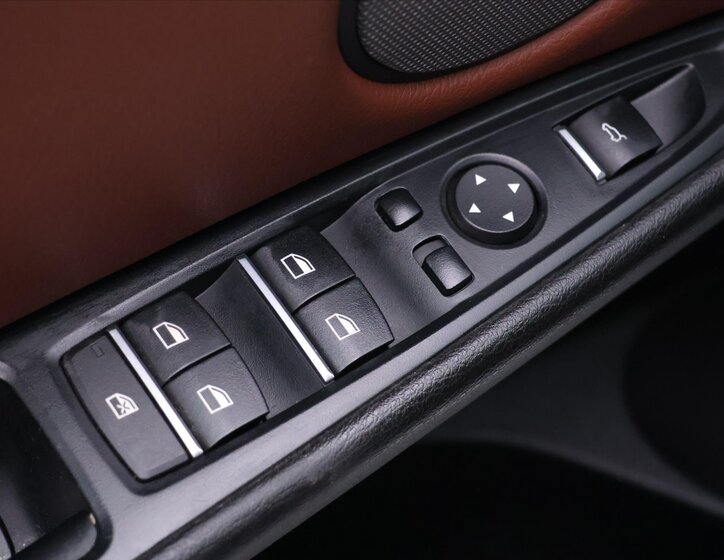 BMW X5 SUV / Terénní 3,0 l 230 kw