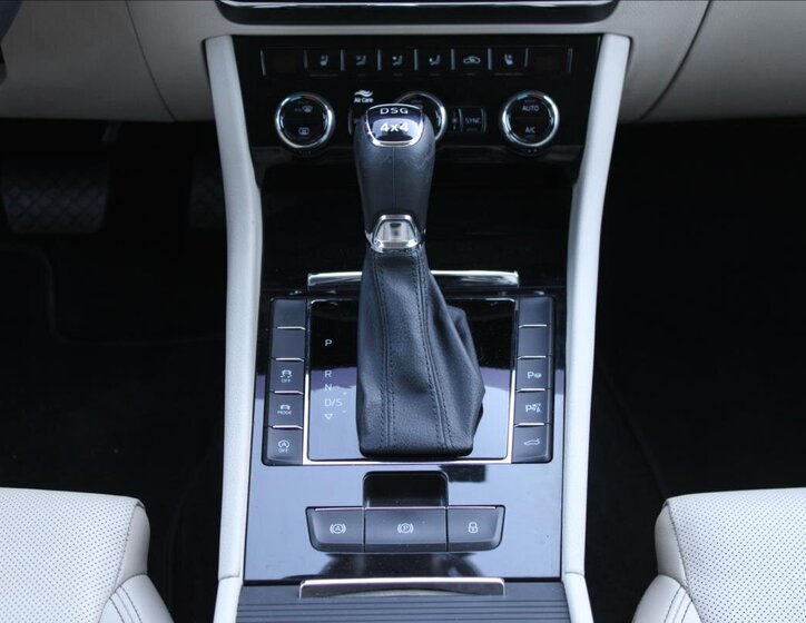 Škoda Superb Sedan / Limuzína 2,0 l 147 kw