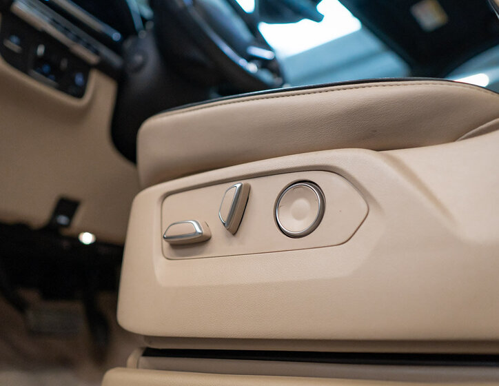 Cadillac Escalade 17