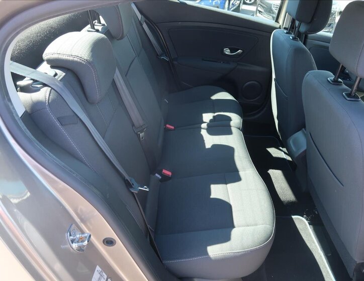 Renault Fluence Sedan / Limuzína 1,6 l 81 kw