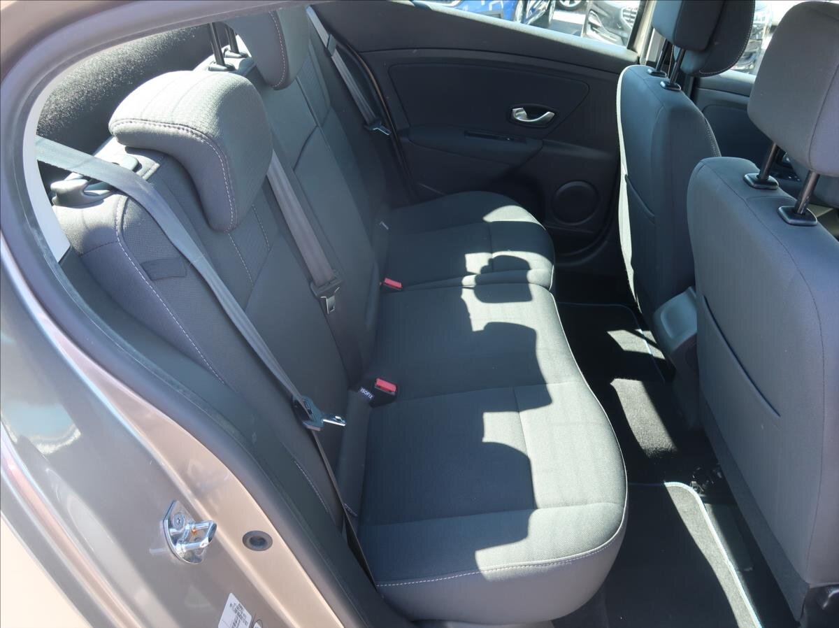 Renault Fluence Sedan / Limuzína 1,6 l 81 kw