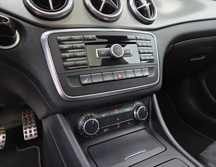Mercedes-Benz CLA Sedan / Limuzína 1,8 l 100 kw