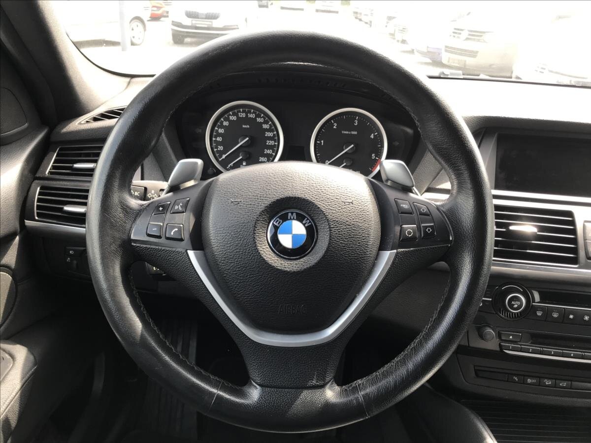 BMW X6 Kombi 3,0 l 180 kw
