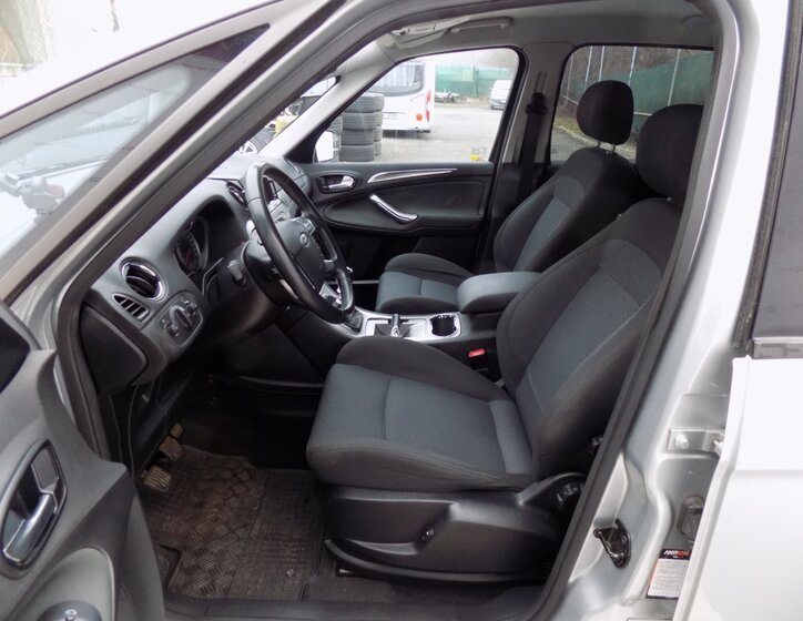 Ford S-MAX 11