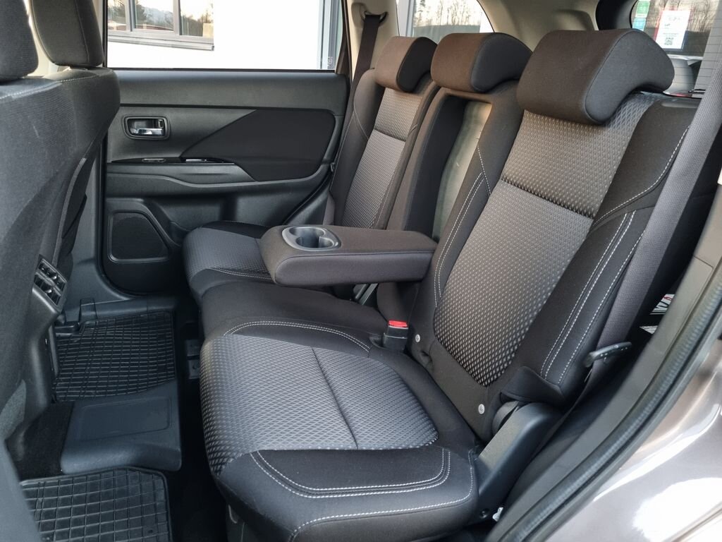 Mitsubishi Outlander SUV 2,4 l 165 kw