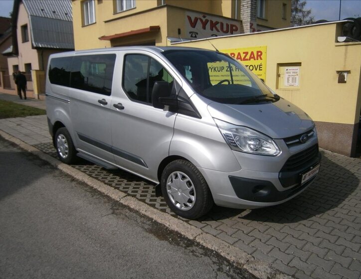 Ford Tourneo Custom 1