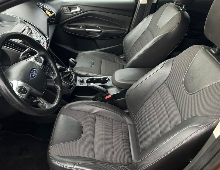 Ford Kuga SUV 2,0 l 120 kw