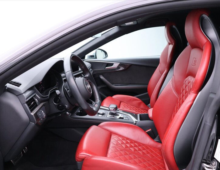 Audi S5 Sedan 3,0 l 260 kw