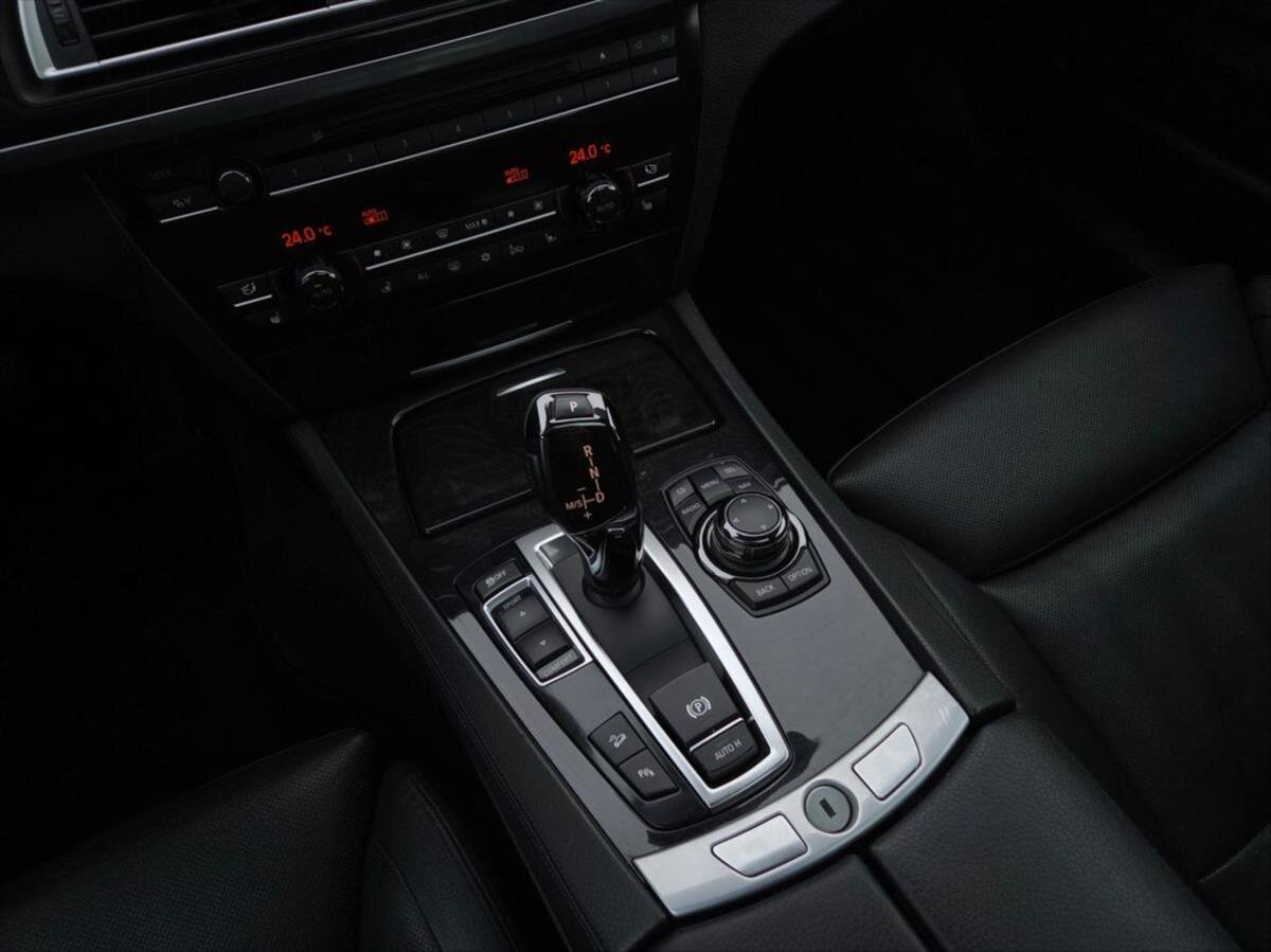 BMW Řada 7 Sedan 4,4 l 300 kw