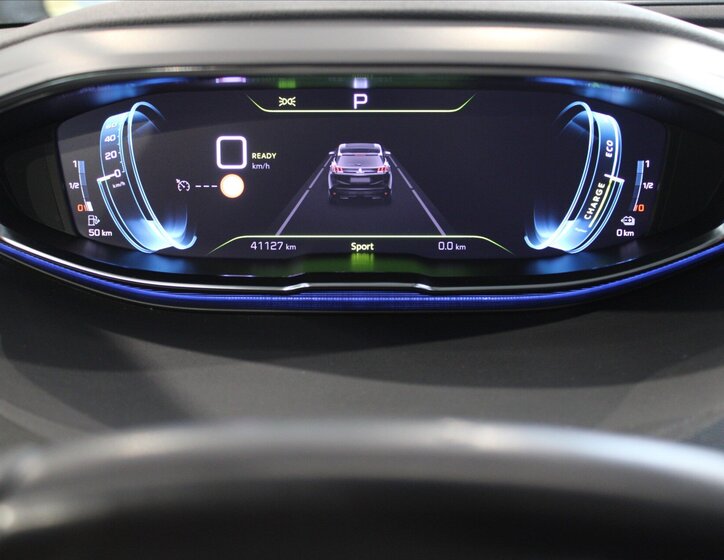 Peugeot 3008 SUV 1,6 l 165 kw