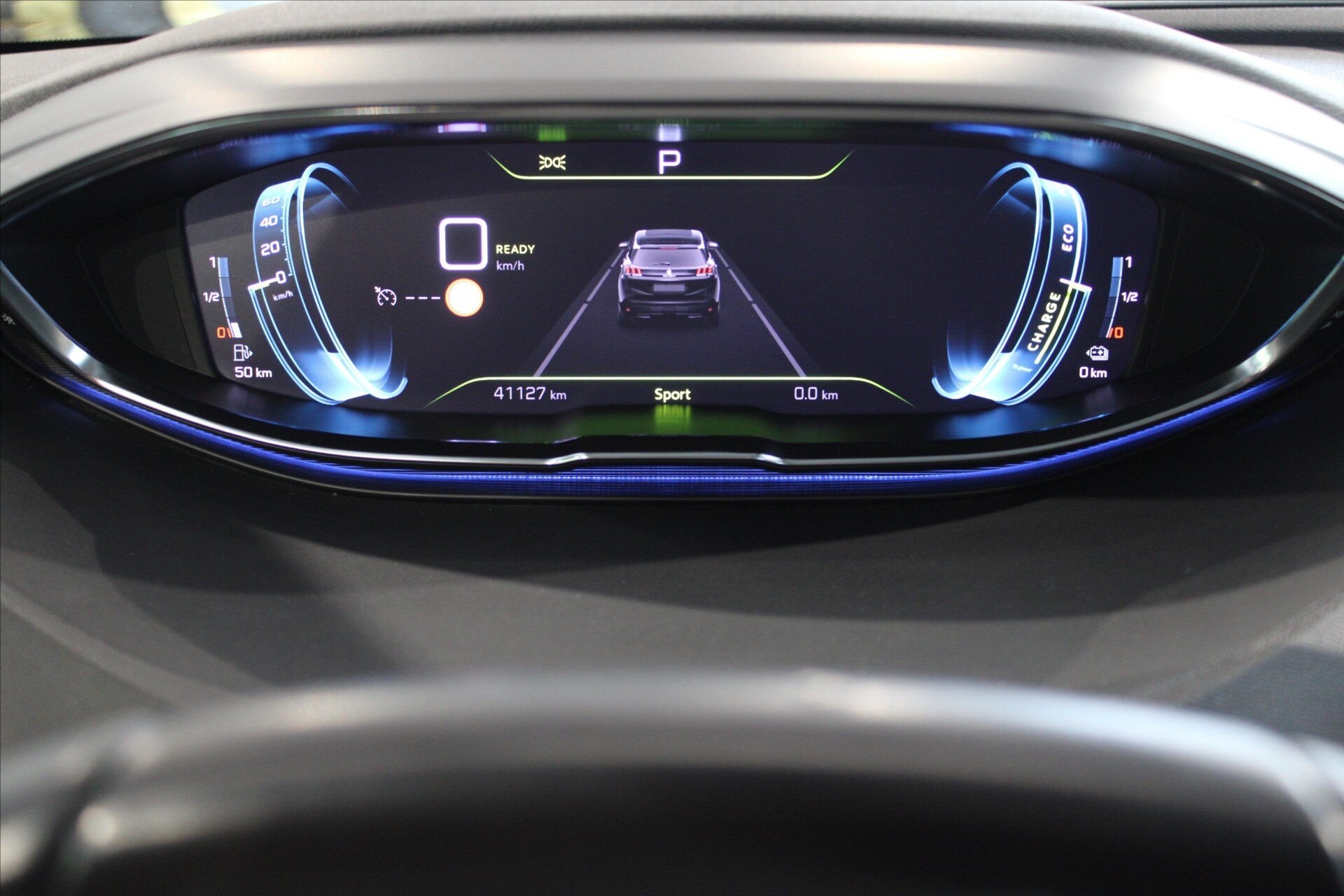 Peugeot 3008 SUV 1,6 l 165 kw